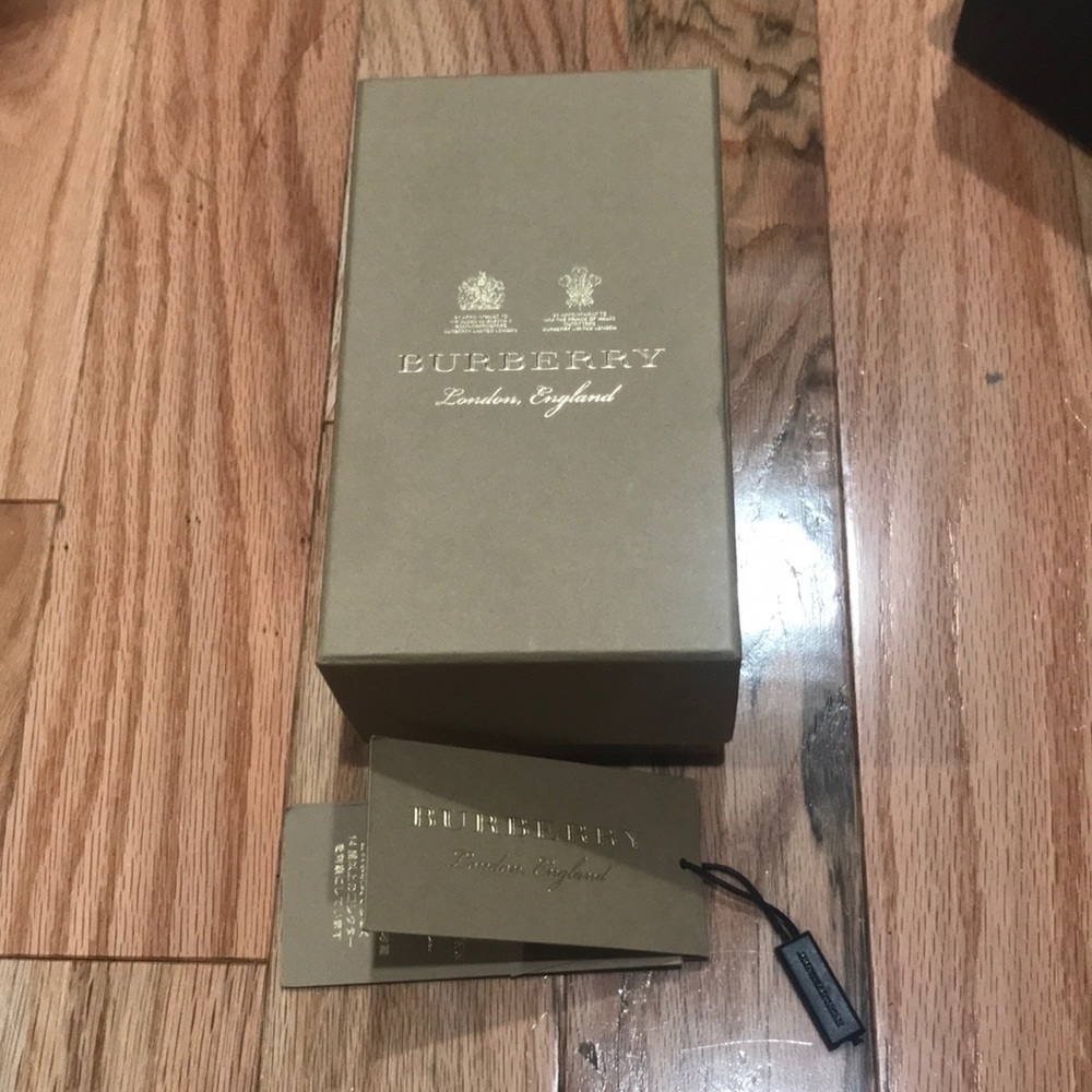 Burberry Thomas Charm box empty